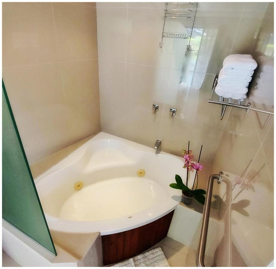 Suíte Deluxe com Banheira de Hidromassagem