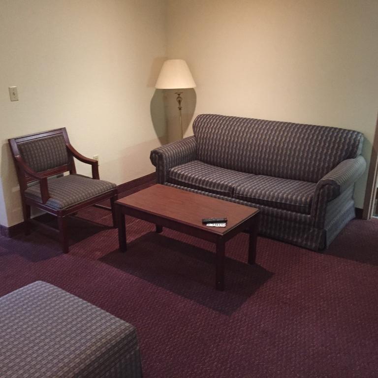 Deluxe King Suite