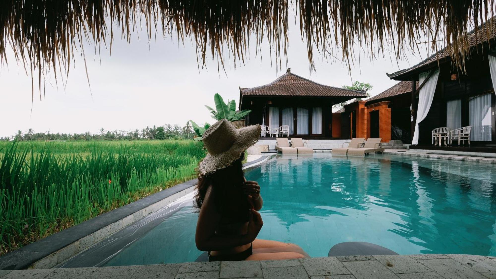 One-Bedroom Poolside Villa Rice Field View