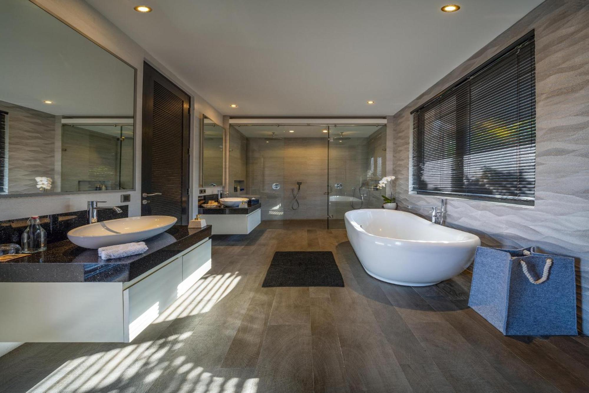 3BR Luxury Villa | 5 mins walk to Beach Garden Indoor Living