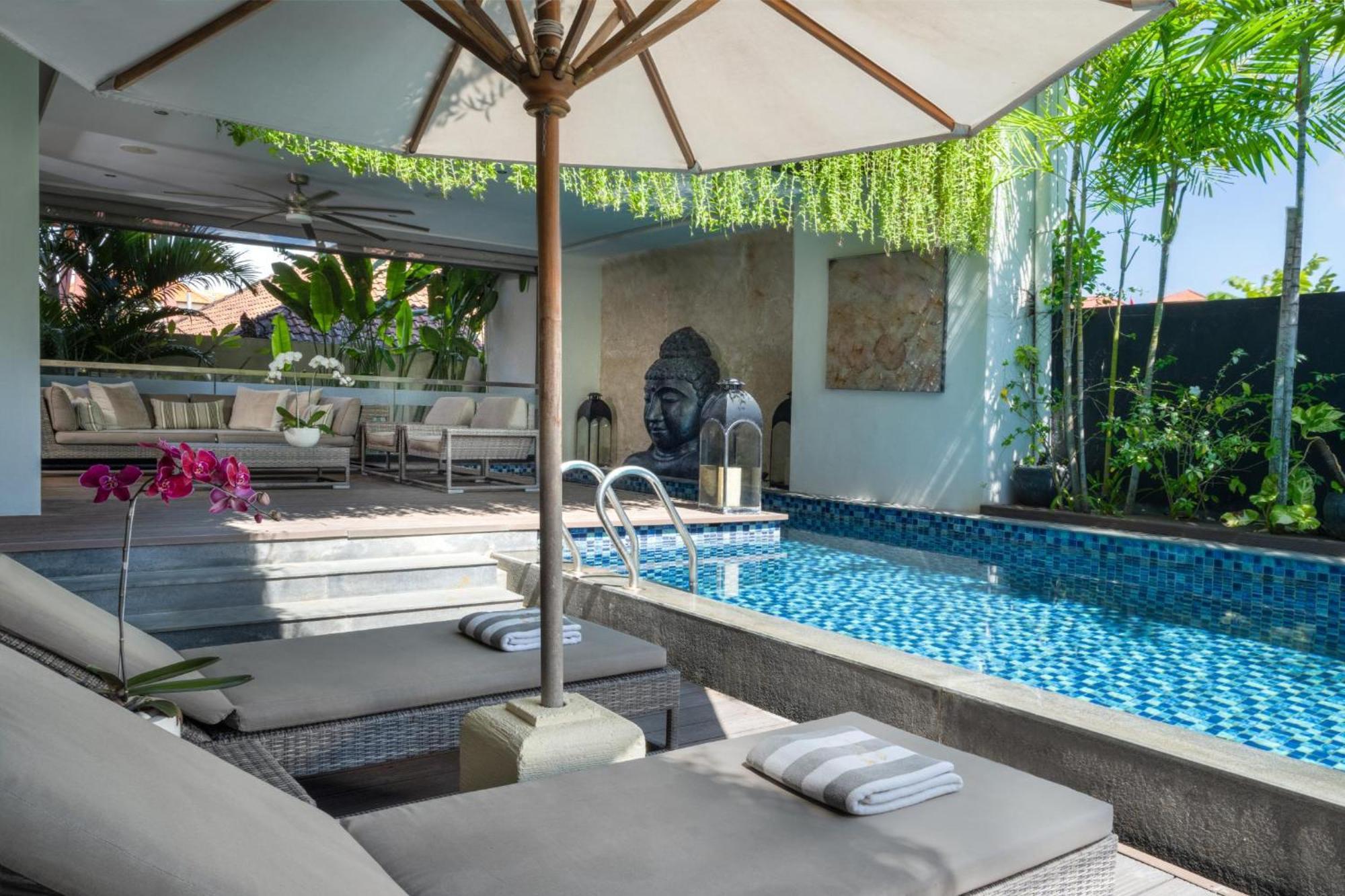 3BR Luxury Villa | 5 mins walk to Beach Garden Indoor Living
