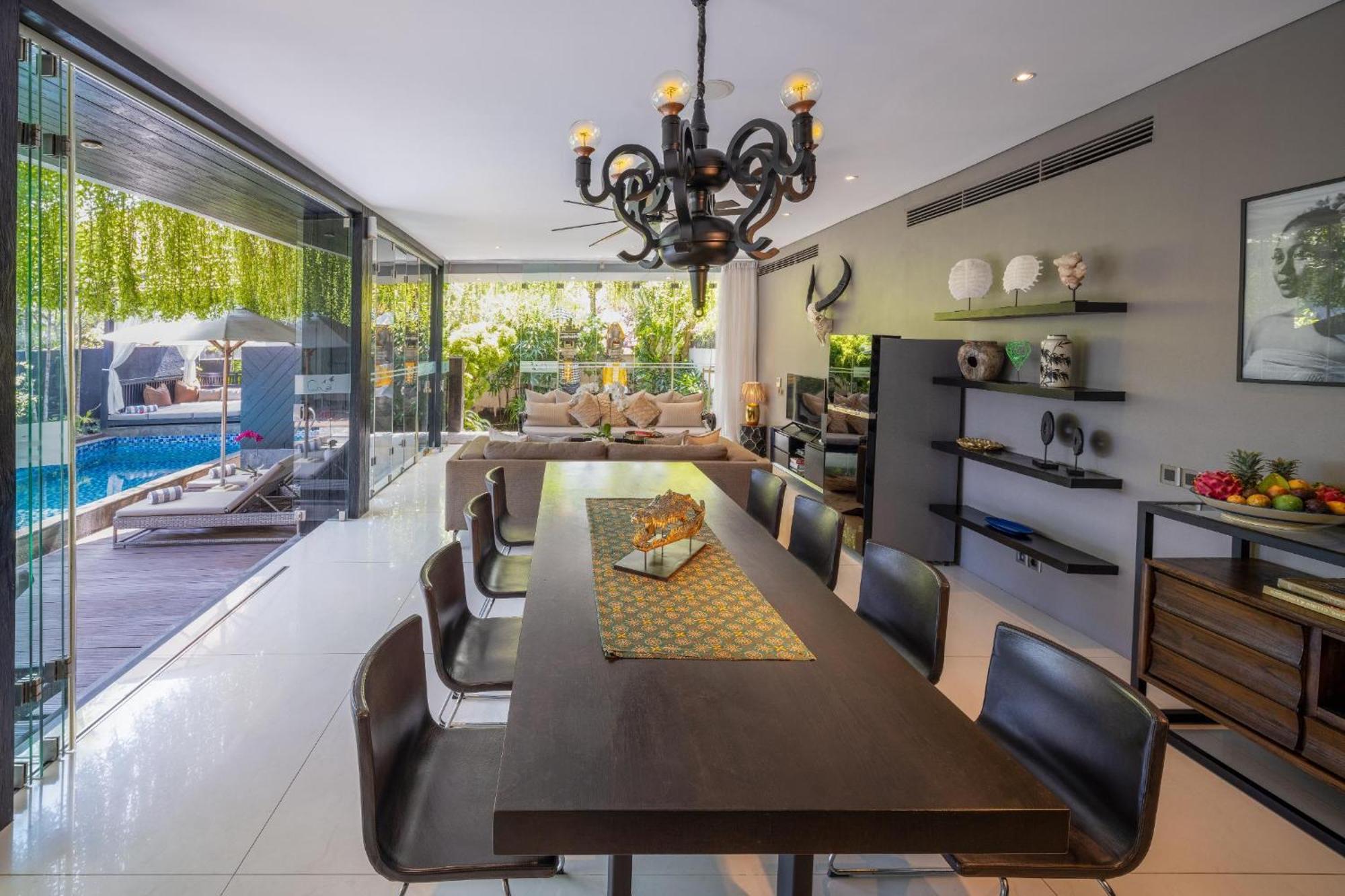 3BR Luxury Villa | 5 mins walk to Beach Garden Indoor Living