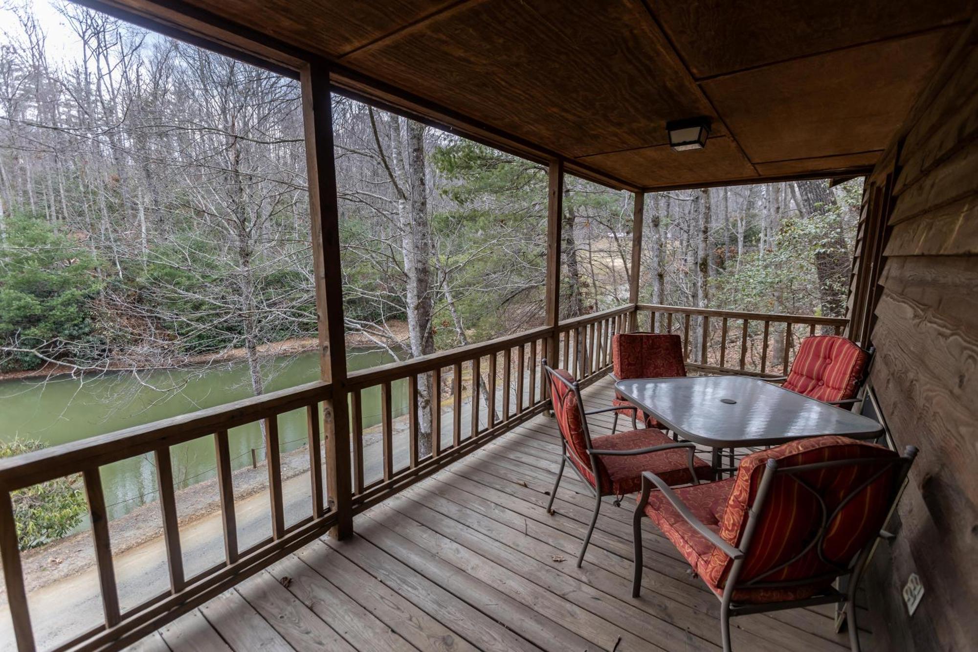 Two-Bedroom Cottage Lake View