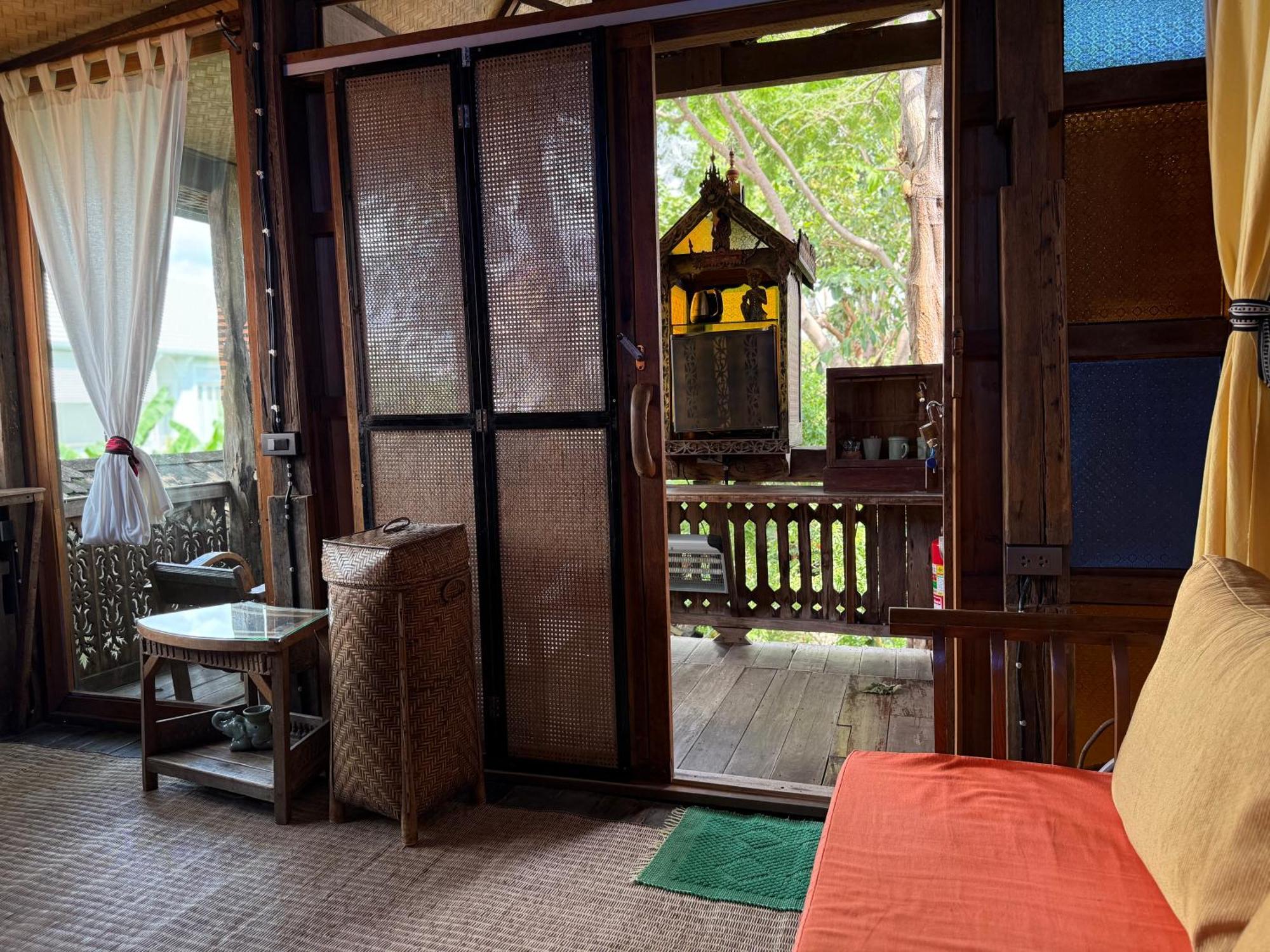 Sticky Rice Barn Mountain and Golden Chedi View with Free One Way Airport Transfer