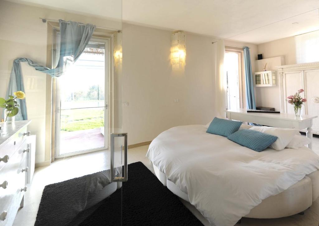 Deluxe Suite,61039369:JPEG