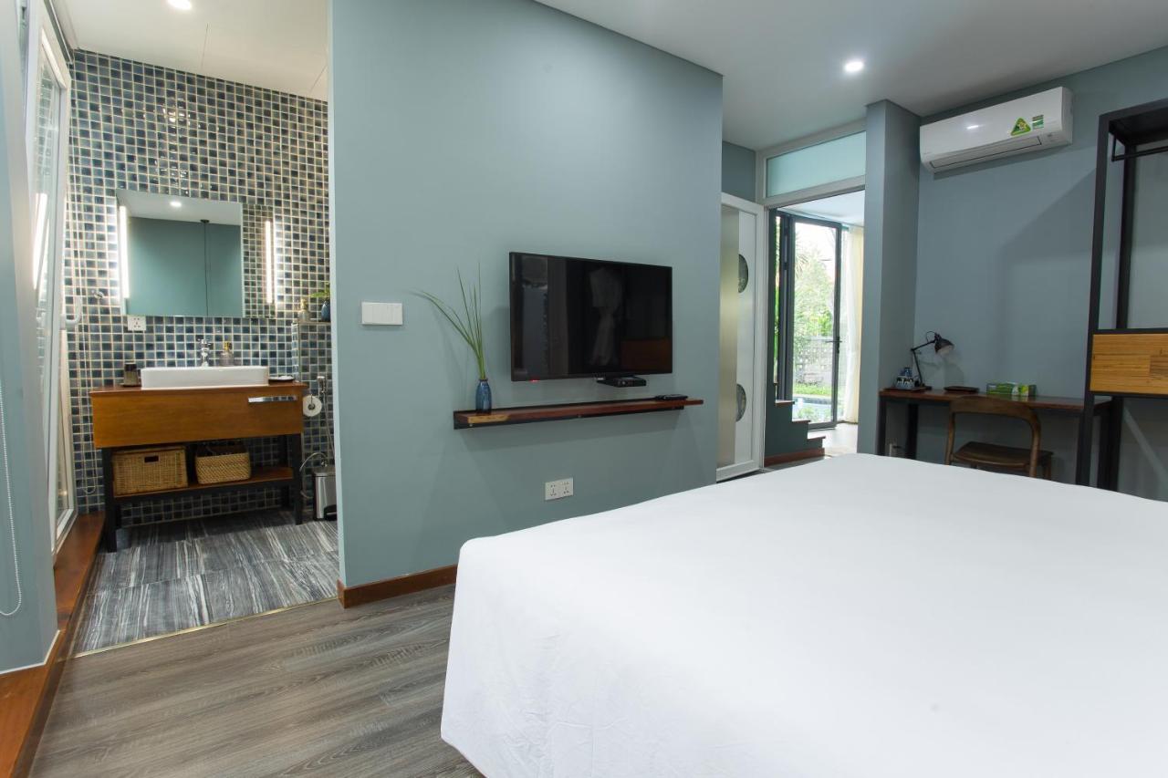 King Room Pool View