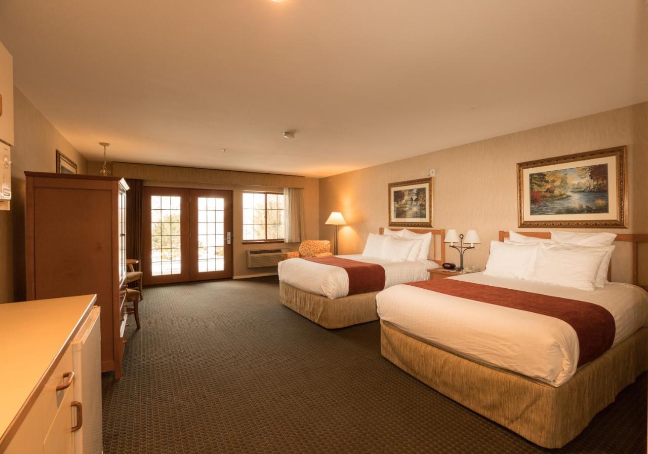Deluxe Queen Room with Two Queen Beds