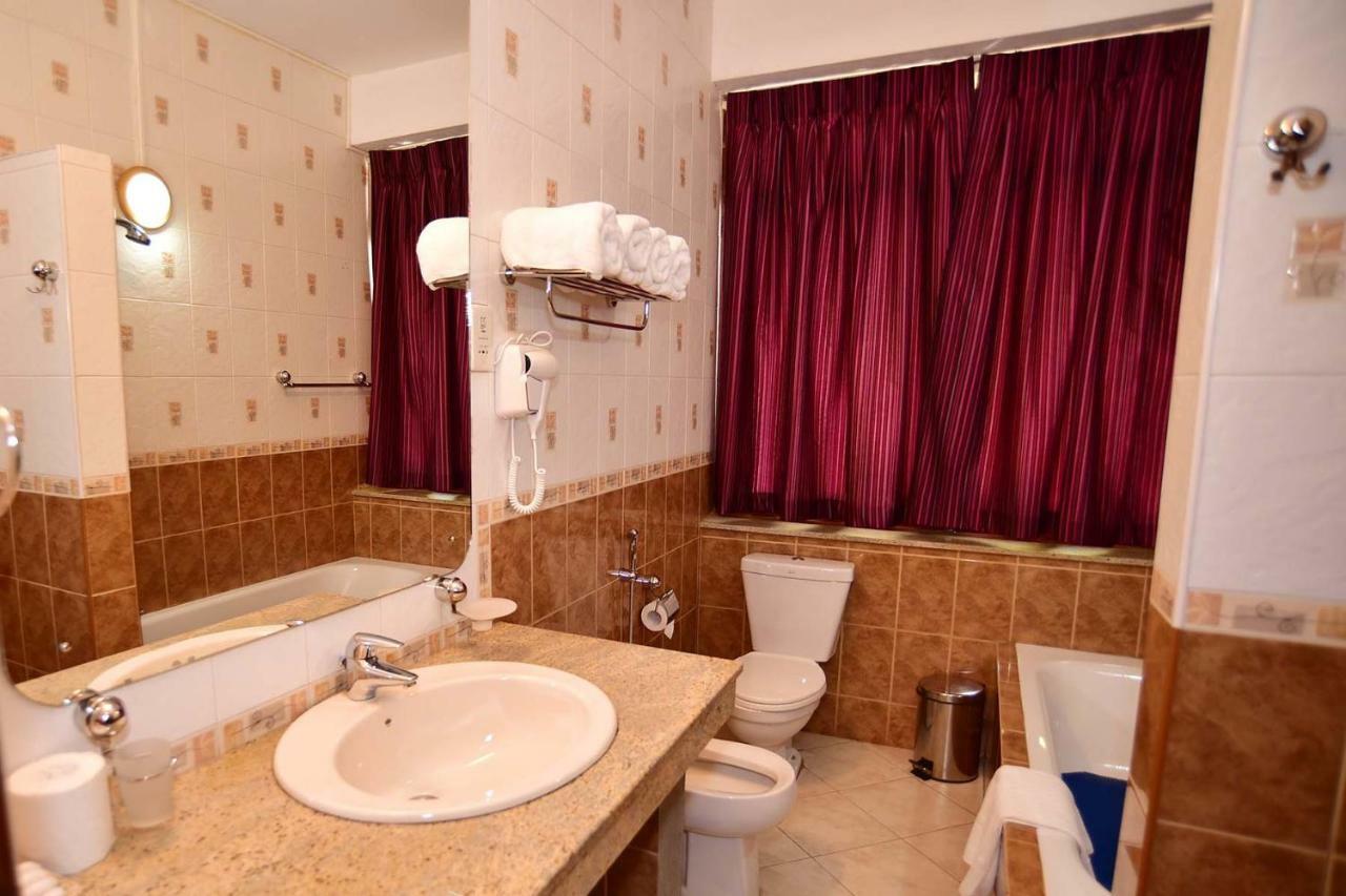 Deluxe Family Room