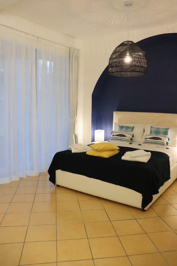 One-Bedroom House,893982451:JPEG
