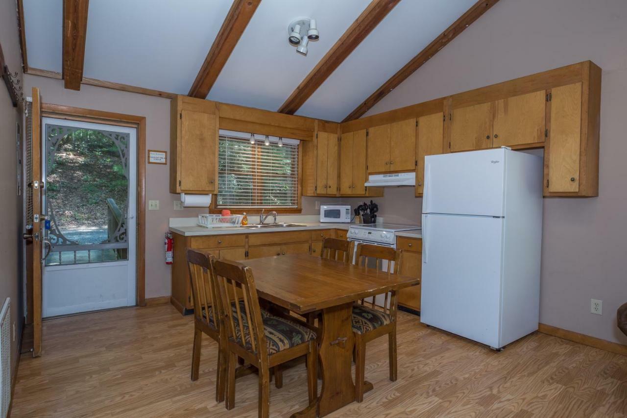 Two-Bedroom Cottage Lake View