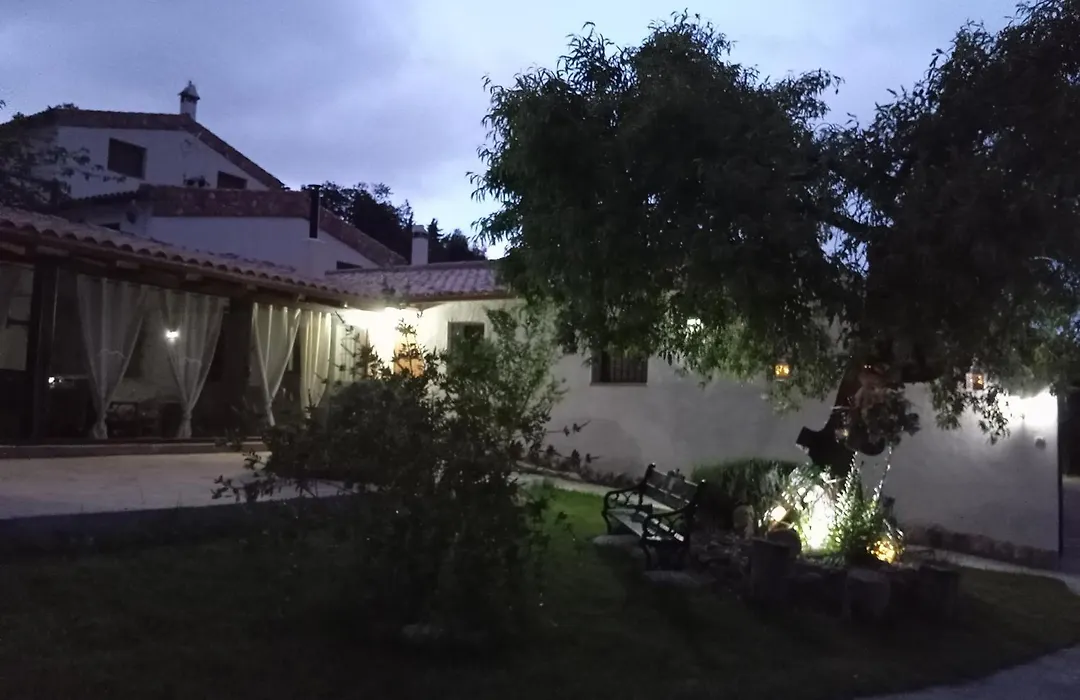 ENTRESIERRAS Apartamentos rurales con chimenea, barbacoa y espacio para eventos-1