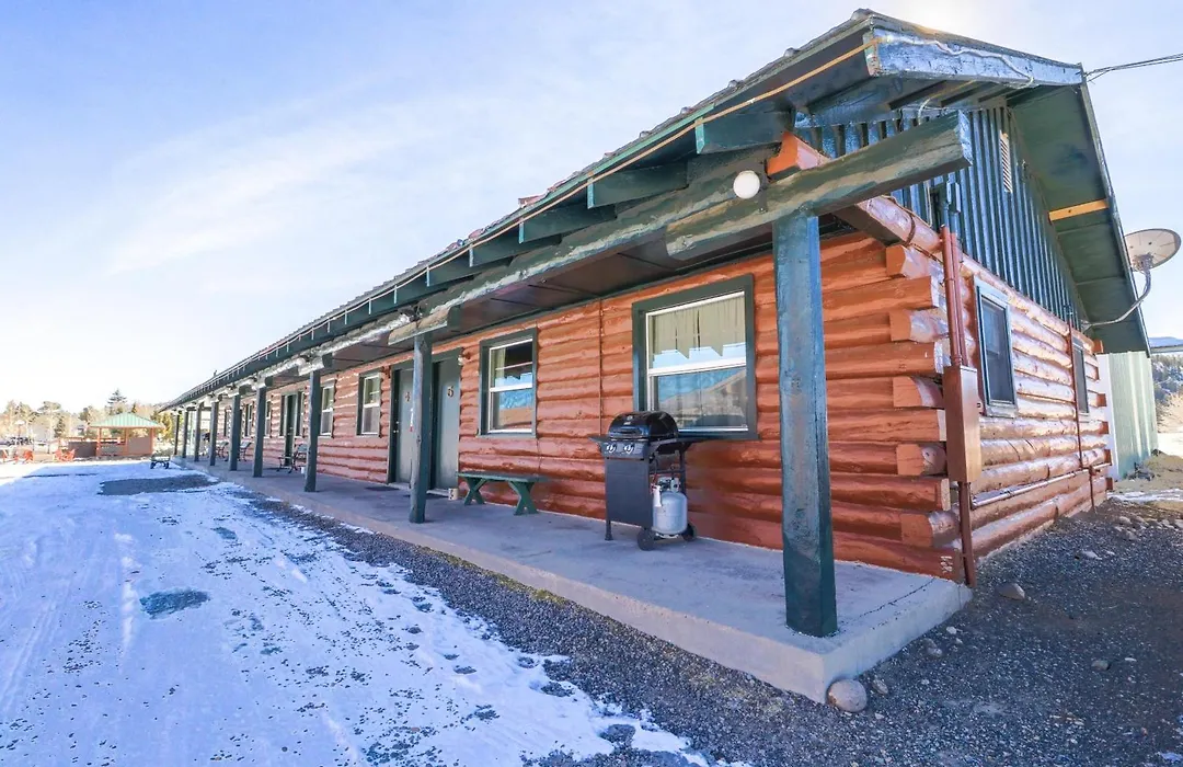 Foothills Lodge And Cabins-1
