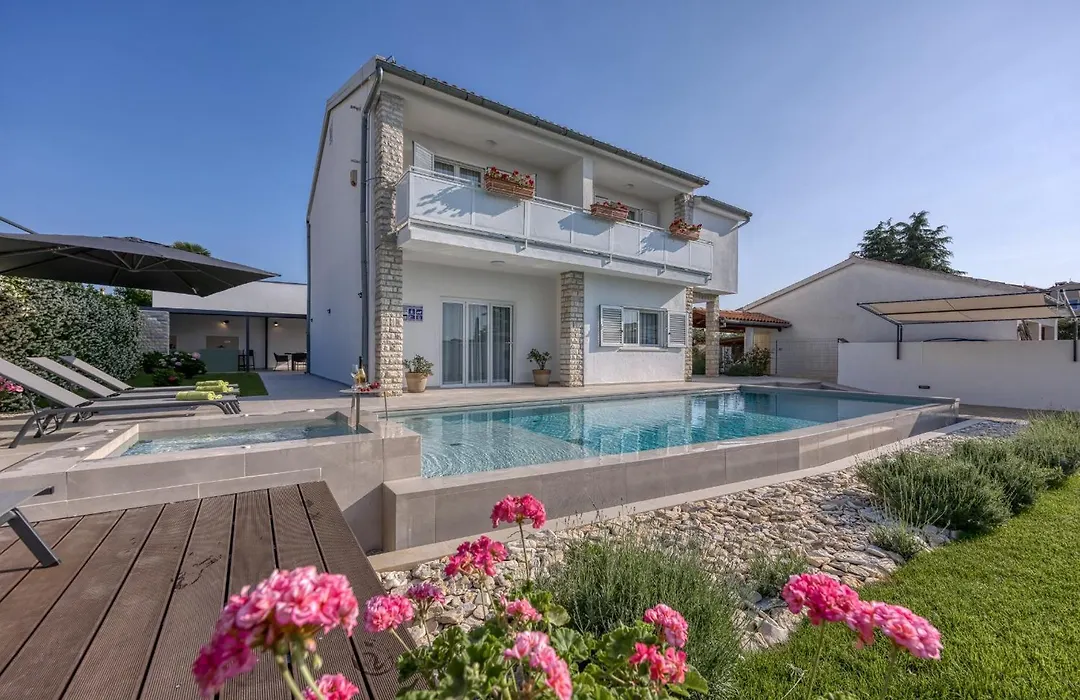 A Touch Of Luxury And Comfort - Villa Irena-1