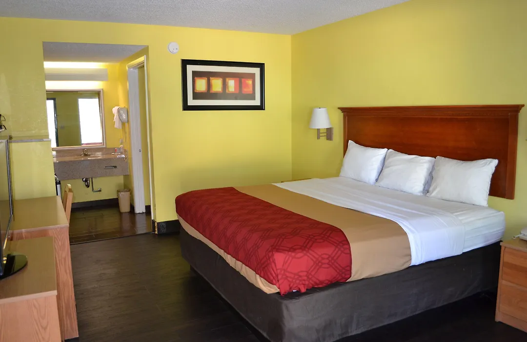 Econo Lodge-1