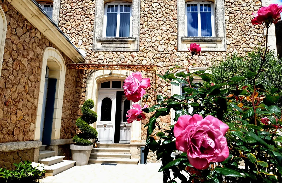 La Villa des Roses Gîte Chambres d'hôtes Piscine chauffée-1