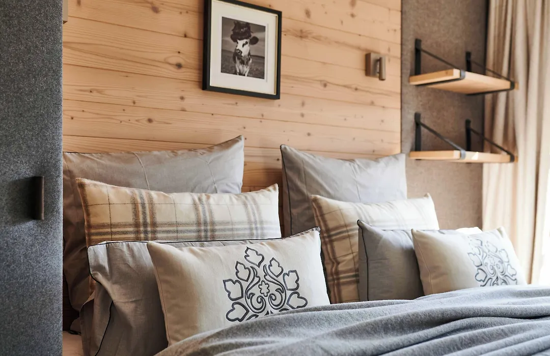 Serviced Luxury Chalet Evi, Ski-In Ski-Out-1
