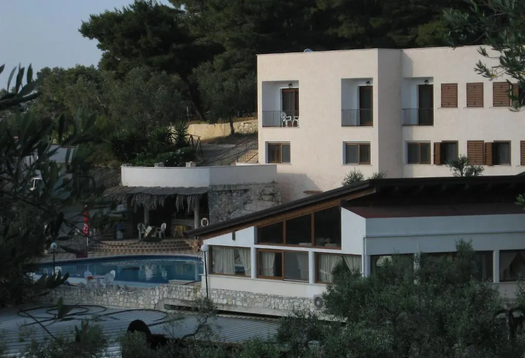 AgriCostella Tranquillita' a poco dal mare di Vieste, Piscina e Parcheggio-1
