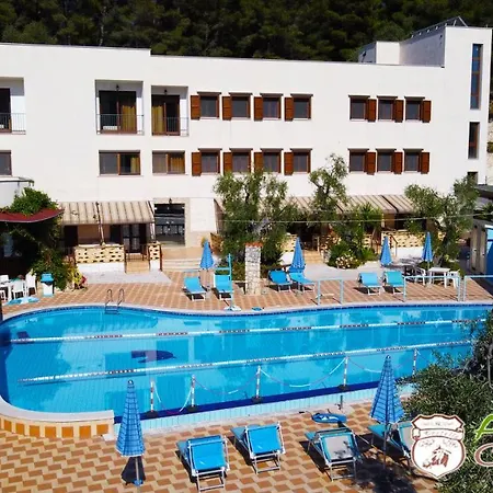 AgriCostella Tranquillita' a poco dal mare di Vieste, Piscina e Parcheggio-3