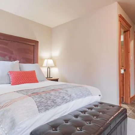 Wildwood Lodge By Outpost Whistler-3