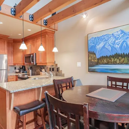 Wildwood Lodge By Outpost Whistler-2