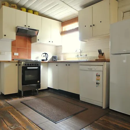 Cooma Cottage-3