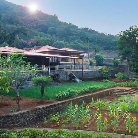 Ekam Lake House: Mountain Views & Wellness Retreat-2