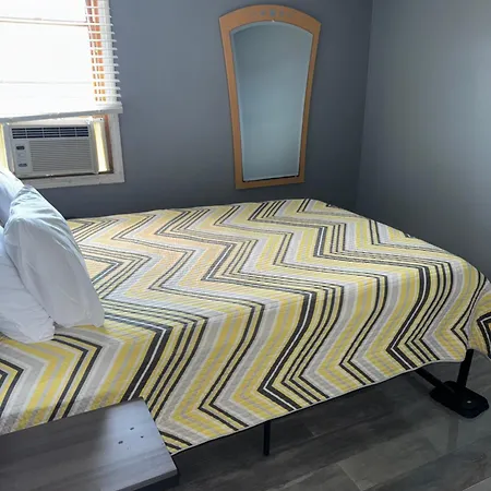 12 Ashworth Ave Suites-3