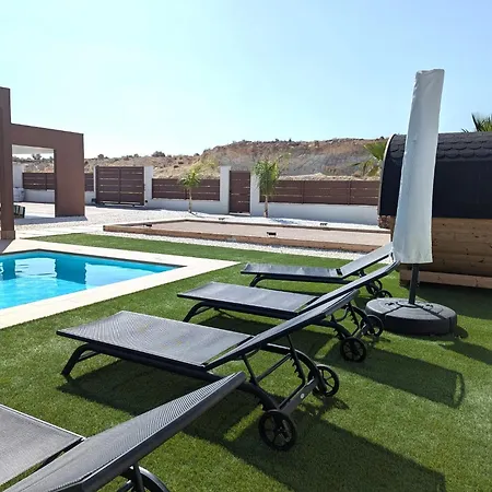 Villa de lujo riopark-2
