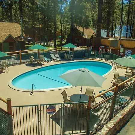 Golden Bear Cottages-3