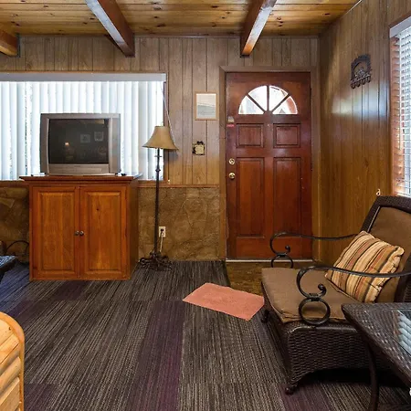 Golden Bear Cottages-2
