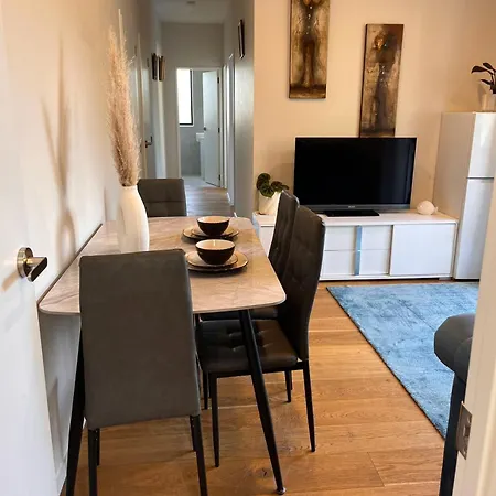 New Greenhithe Cozy Flat-2