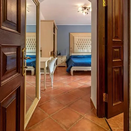 Villa delle Palme Delfina - parking Piscina a 10 minuti dal centro e dal mare-3