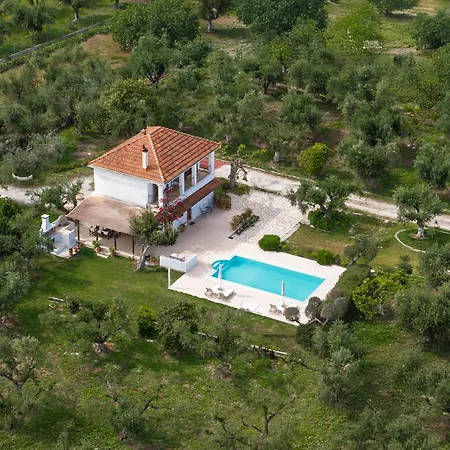 Villa Lola - 3 Bedrooms & Private Pool-2