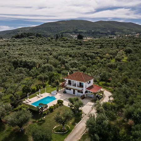 Villa Lola - 3 Bedrooms & Private Pool-3