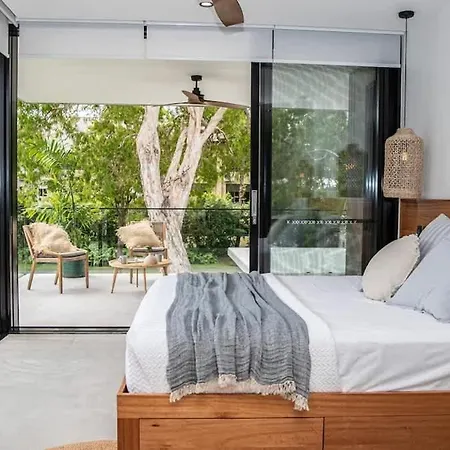 Azure Port Douglas - Luxurious & Modern-2