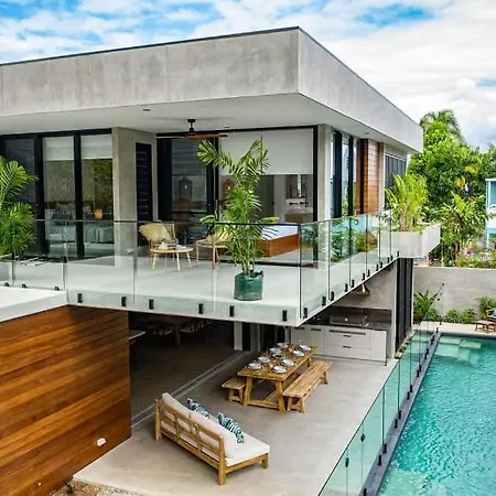 Azure Port Douglas - Luxurious & Modern-3