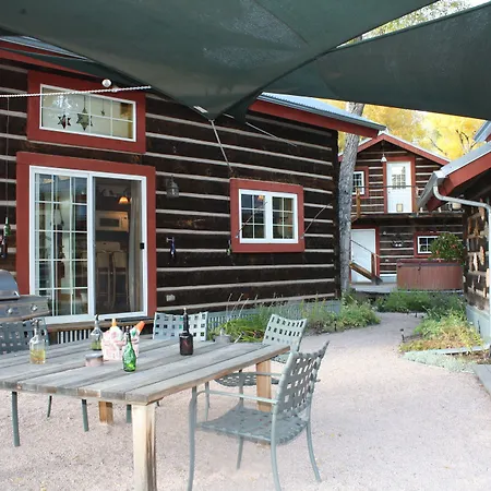 Riverside Meadows Cabins-3