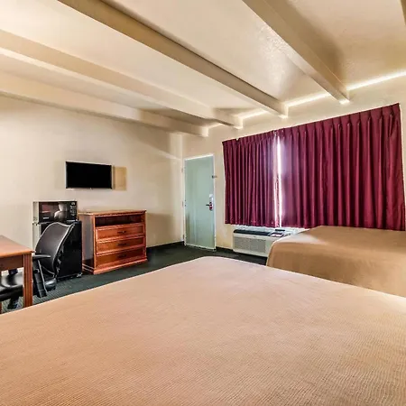 Econo Lodge Del Rio-3