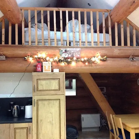 Lyne View, Log Cabin-2