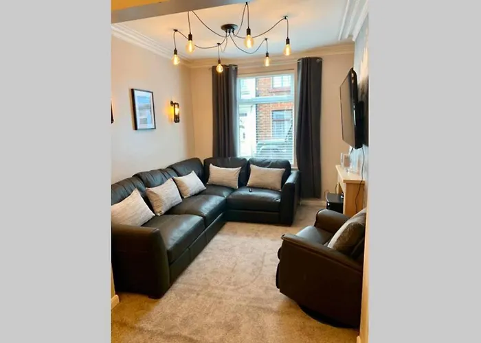 Your Cabin rentals Durham House - Fantastic Location And Great Price In Scarborough