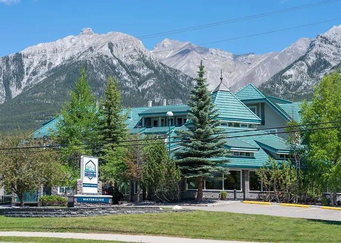 Pet Friendly hotel: Pocaterra Inn & Waterslide