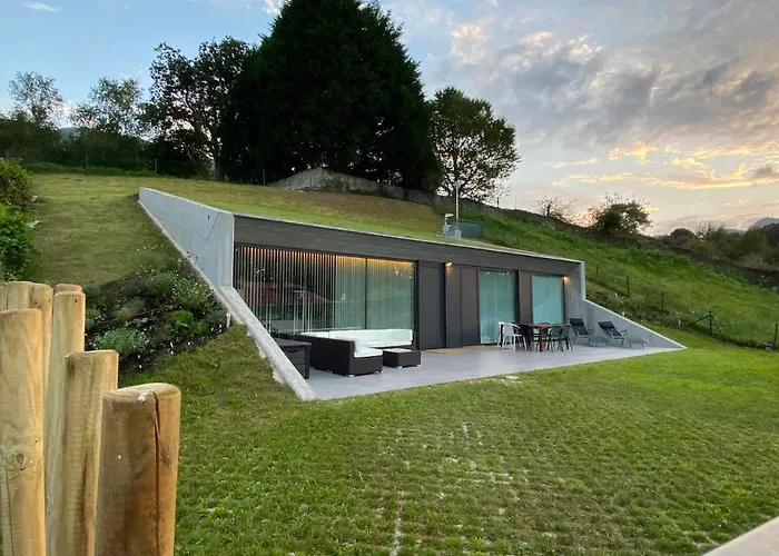 La Casa de Hierba - Casa de campo de diseño con jardín y wifi cerca de las playas de Llanes