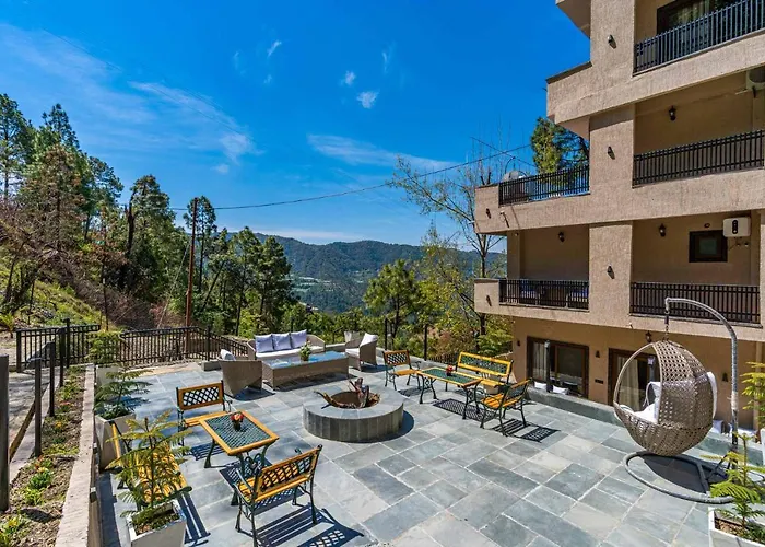 Private Villa: Stayvista At Villa Anvira By Gtv Estate With Bonfire, Bbq