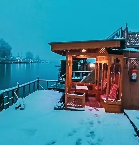 Hb Nancy Group Of Houseboats