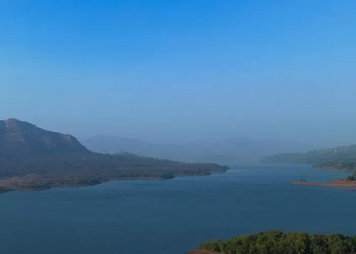 Ekam Lake House: Mountain Views & Wellness Retreat