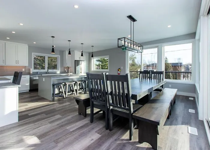 Pet Friendly hotel: 107 Birchview Trail