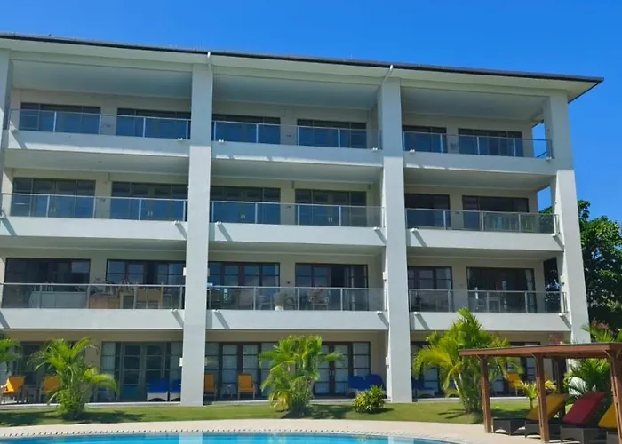 Luxury hotel only: Peninsula Bay Resort