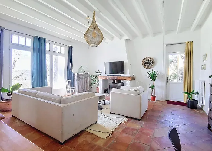 Le Relais de Fleyres - Gîte Authentique avec Jardin, Parking et Wifi