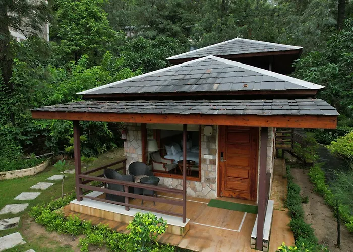 Hotel with Tennis: Punarnava Resort & Spa