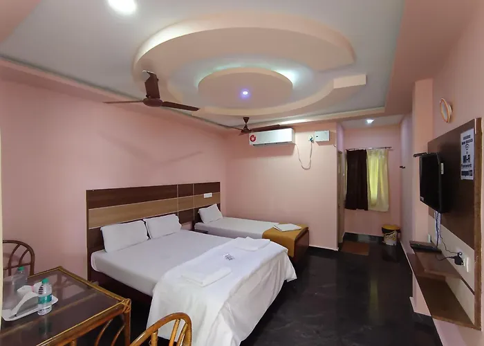 Central hotel: Sri Murugan Beach Paradise Hotel